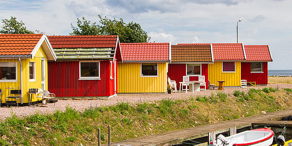 gelbe und rote dänische Häuser