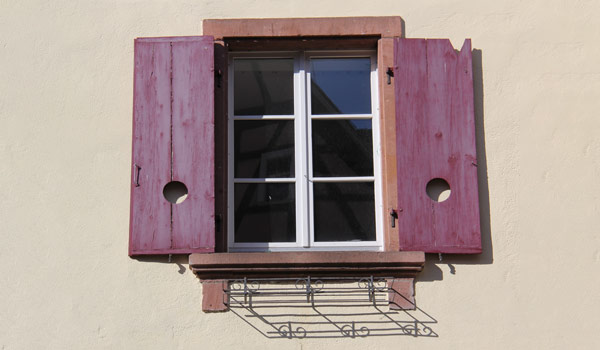 Sandstein - eine der schönsten Varianten einer Außenfensterbank