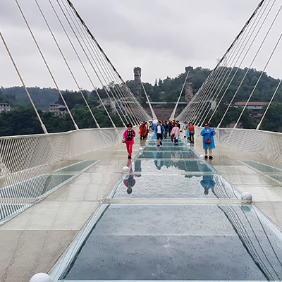 Zhangjiajie Brücke in China aus begehbarem Glas