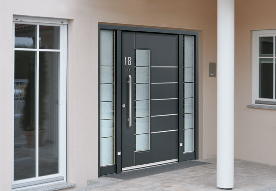 Haustür aus Aluminium mit Seitenteil